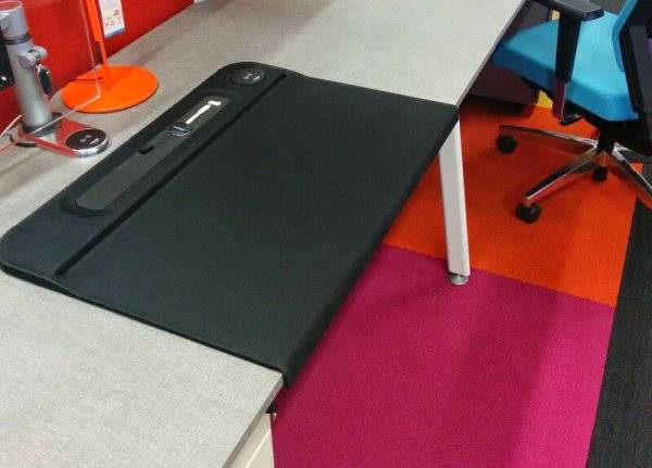 Aircharge Desk Mat Black