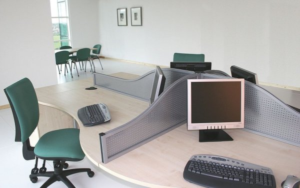 D3K-Wave-Top-Perforated-Metal-Office-Desk-Dividers