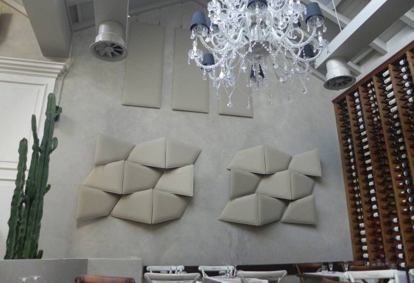 Flap-Large-White-Wall-Mounted-Acoustic-Panels-in-Large-Room