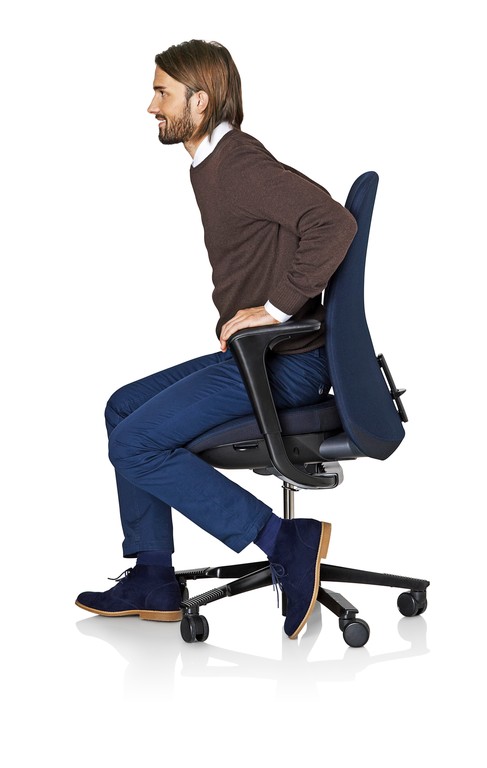 Man-Leaning-Forward-in-HÅG-SoFi-Task-Chair